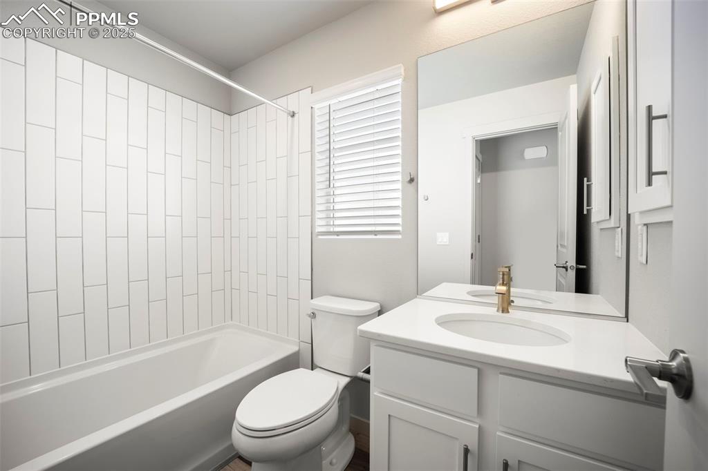 Image 15 of 29: Bathroom