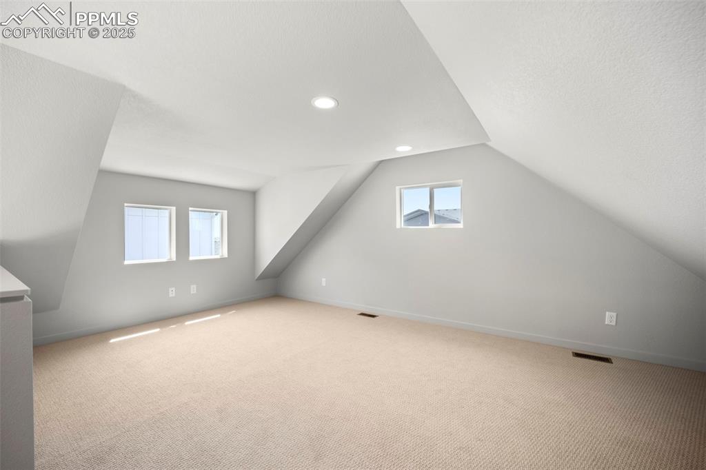 Image 16 of 29: Loft