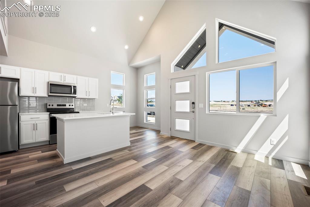 Image 6 of 29: Kitchen