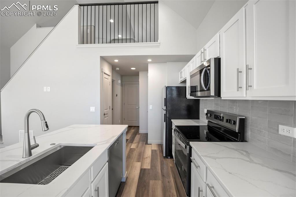 Image 9 of 29: Kitchen