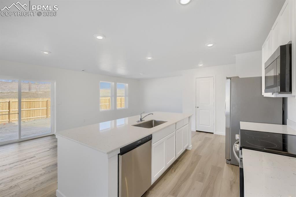 Image 5 of 13: Kitchen