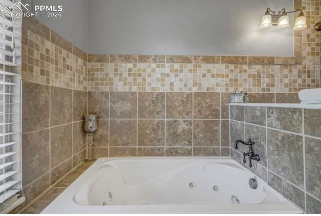 Image 26 of 48: Bathroom