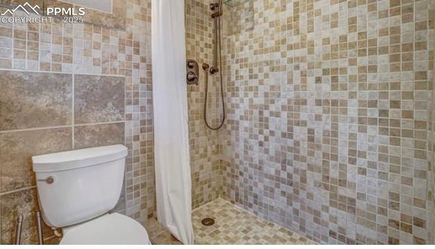 Image 28 of 48: Bathroom