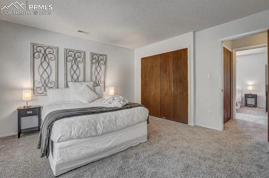 Image 32 of 48: Bedroom