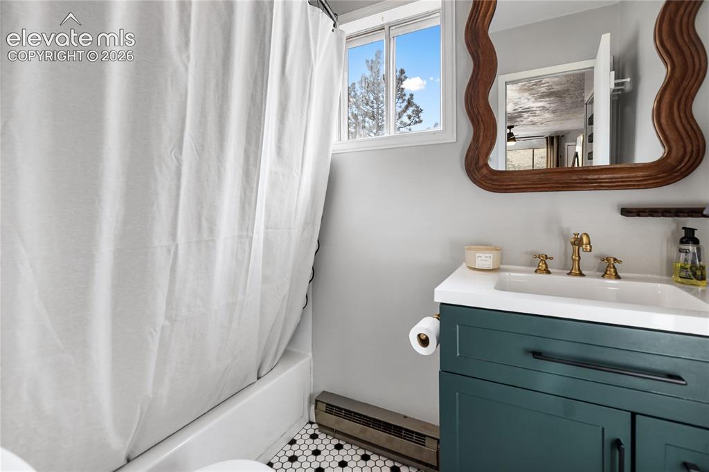 Image 13 of 24: Bathroom