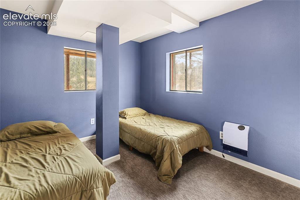 Image 17 of 24: Bedroom