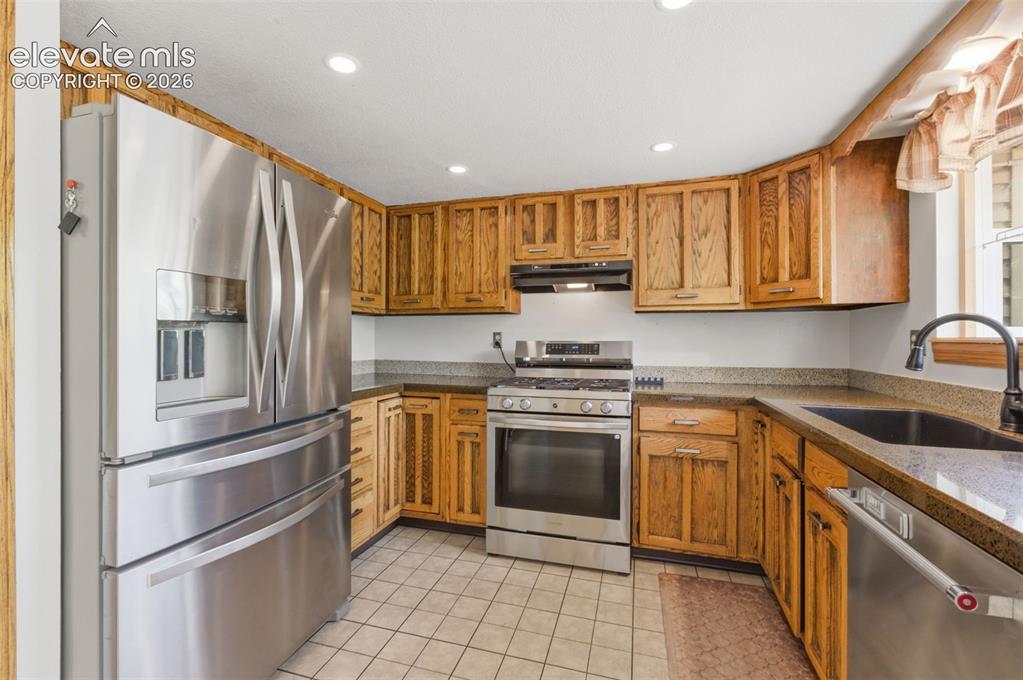 Image 12 of 43: Dining Room