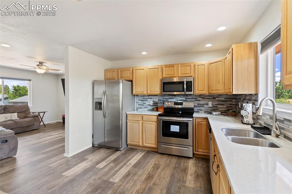 Image 6 of 27: Kitchen