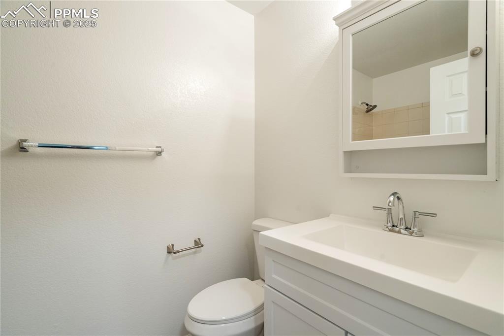 Image 10 of 18: Bathroom