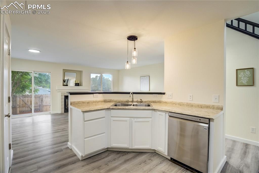 Image 5 of 18: Kitchen