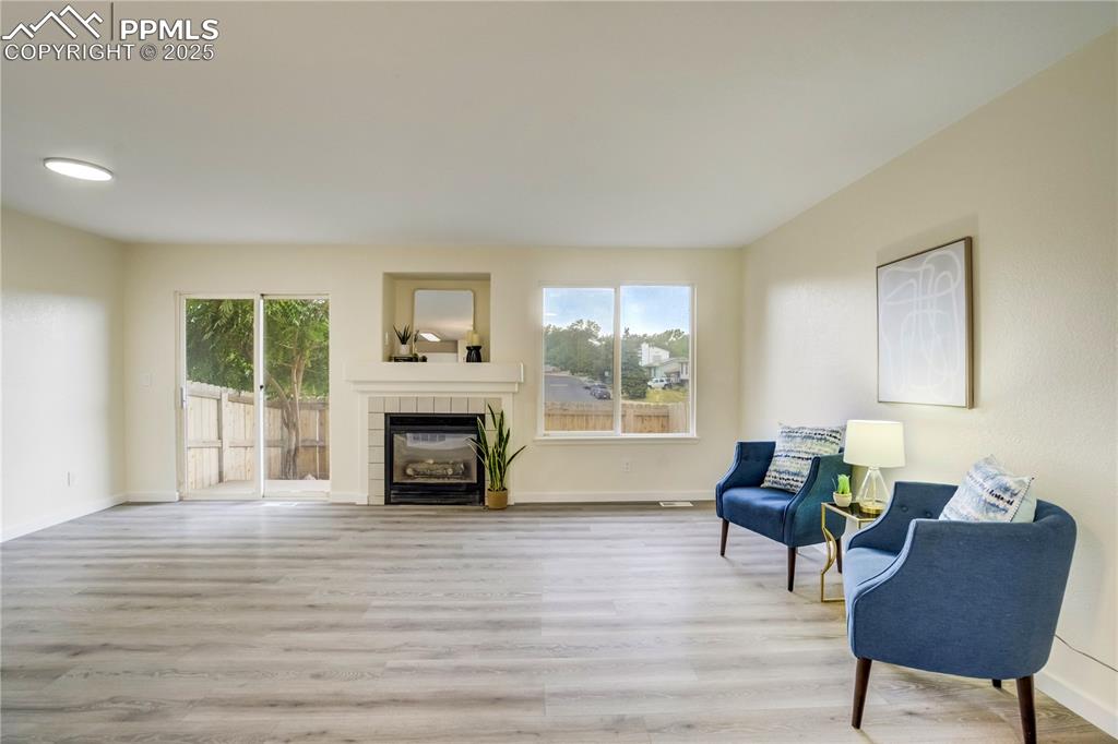 Image 6 of 18: Sitting Room