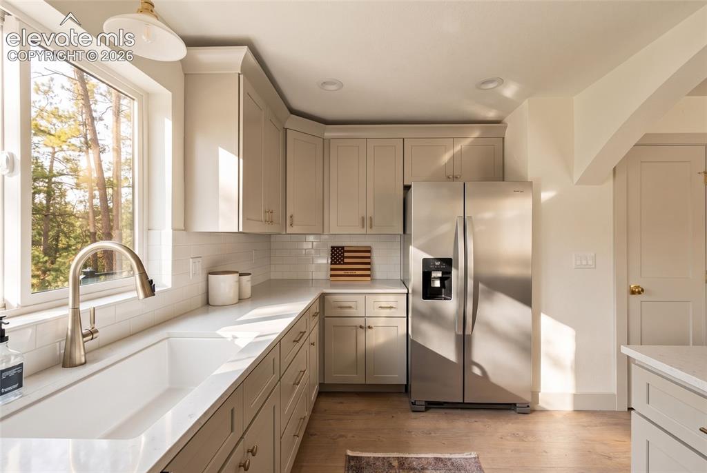 Image 10 of 42: Kitchen