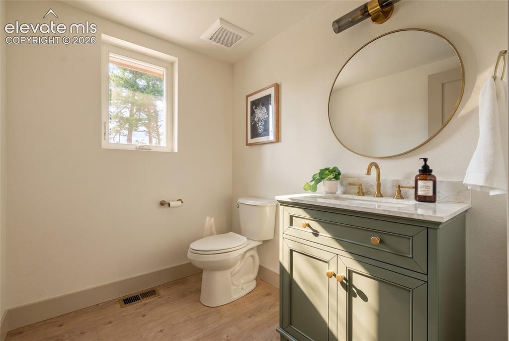 Image 9 of 42: Bathroom