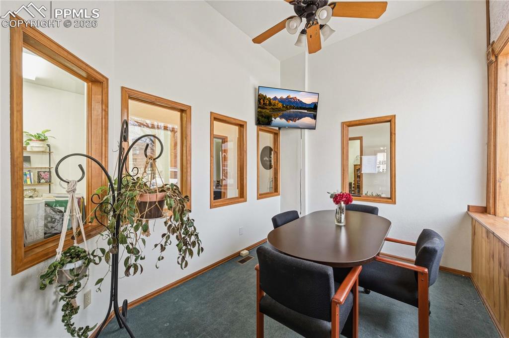 Image 10 of 49: Dining Area