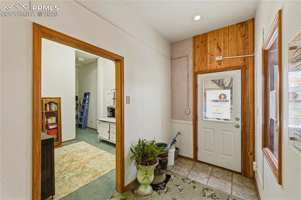 Image 16 of 49: Entry