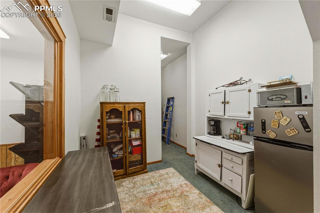 Image 17 of 49: Office