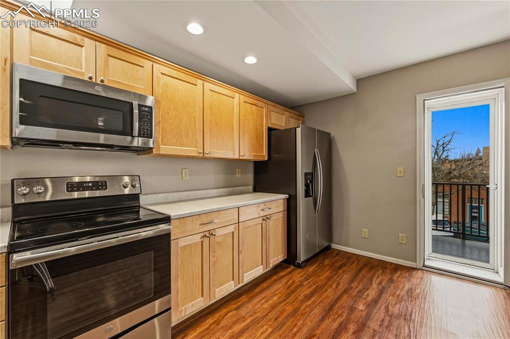 Image 36 of 49: Kitchen