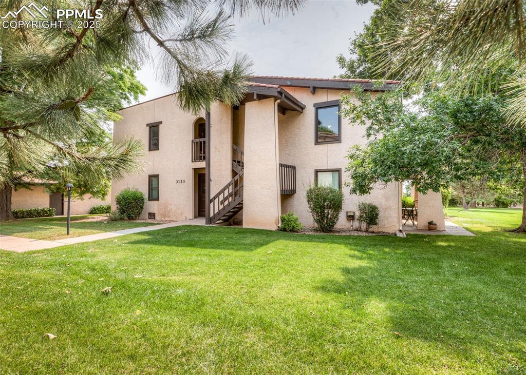 Caption: Front of Condo 