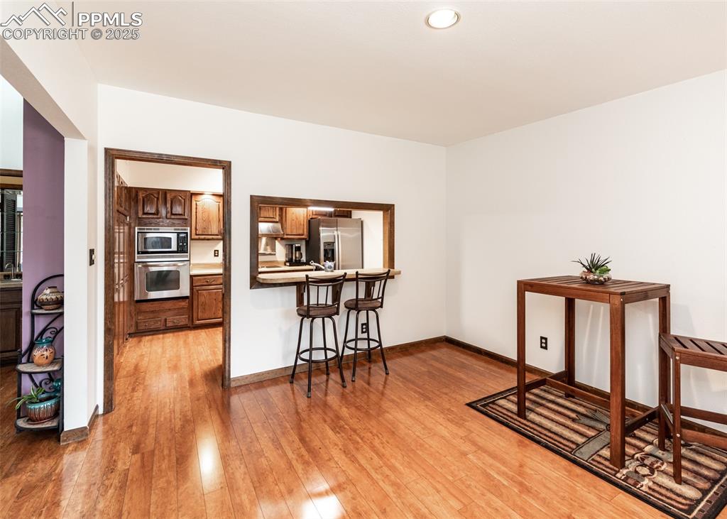 Image 16 of 37: Dining room area