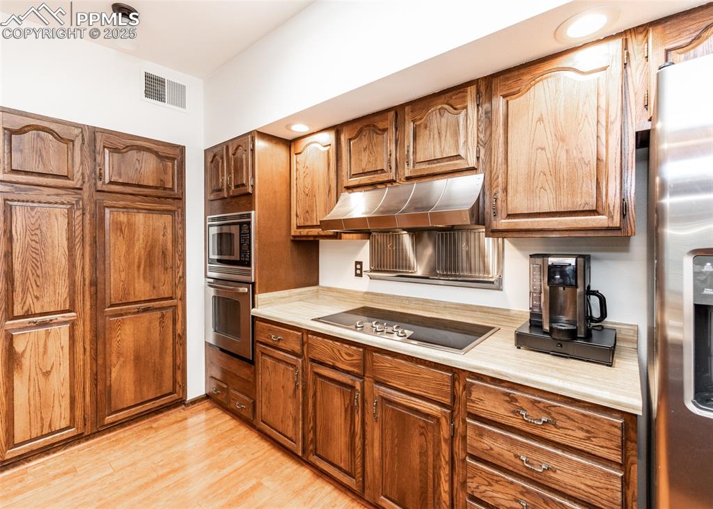 Image 21 of 37: Kitchen cabinetry