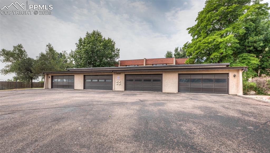 Image 6 of 37: View of garage