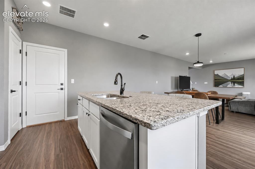 Image 10 of 28: Kitchen