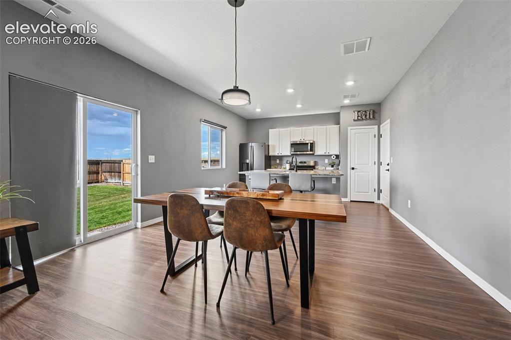 Image 8 of 28: Dining Area