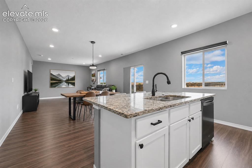 Image 9 of 28: Kitchen