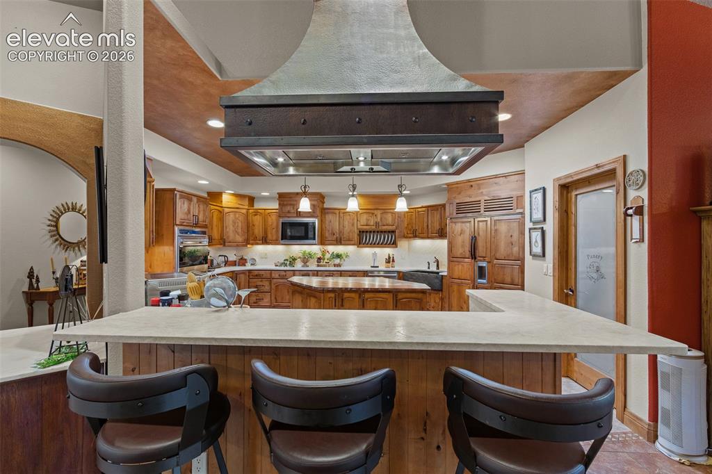 Image 10 of 41: Kitchen