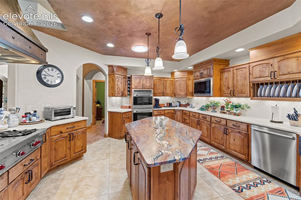 Image 11 of 41: Kitchen