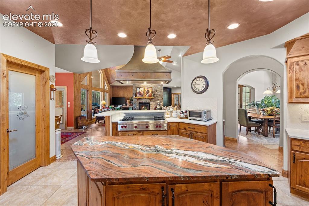 Image 13 of 41: Kitchen