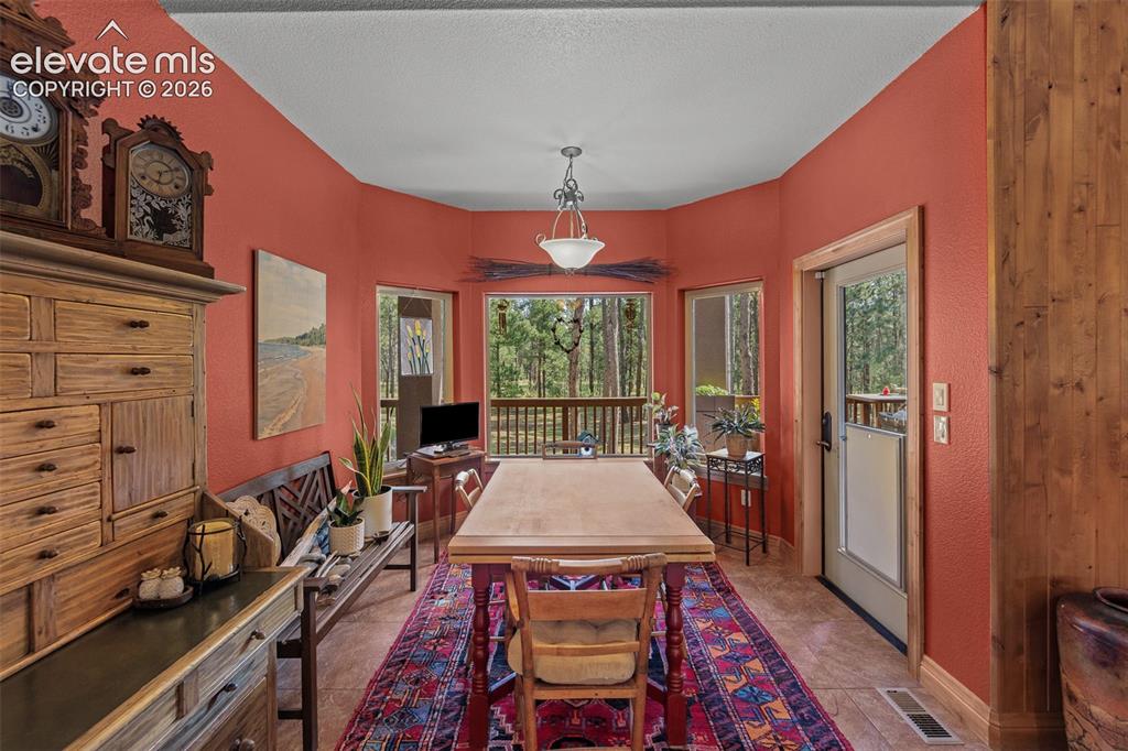 Image 14 of 41: Dining Area