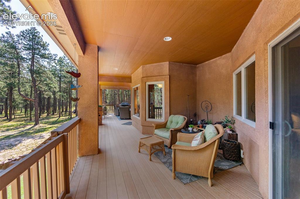 Image 21 of 41: Deck