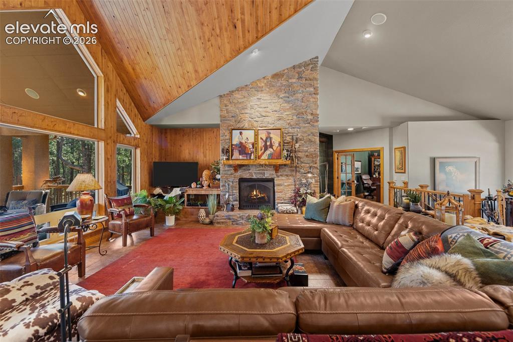 Image 5 of 41: Living Room