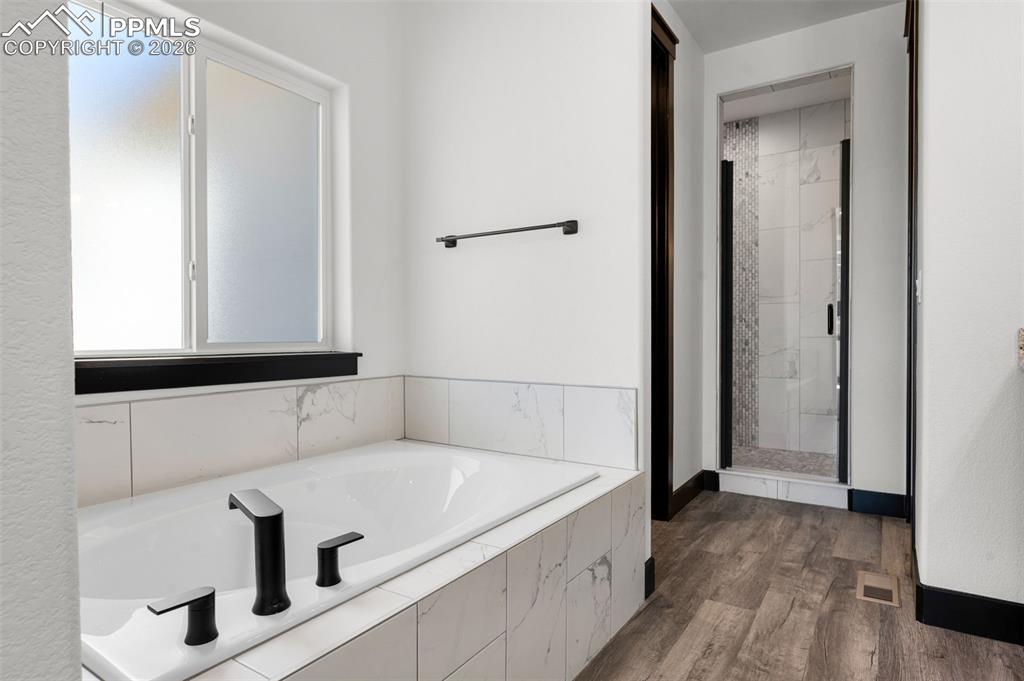 Image 13 of 24: Bathroom