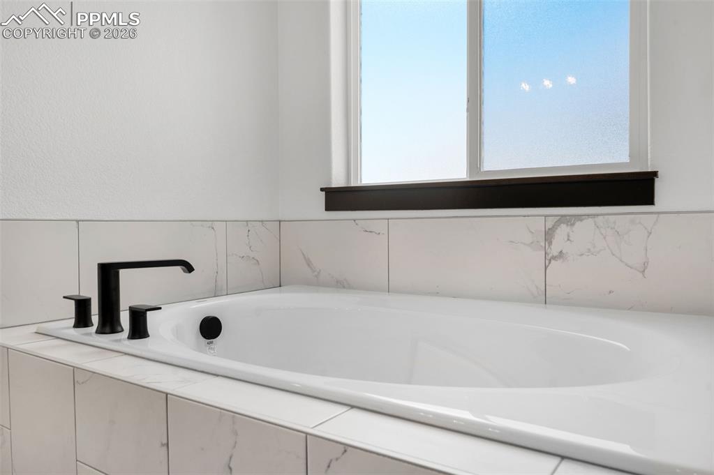 Image 15 of 24: Bathroom