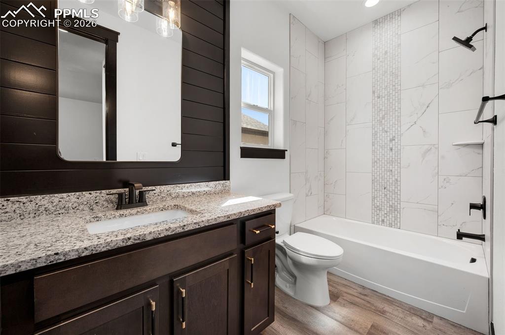 Image 4 of 24: Bathroom