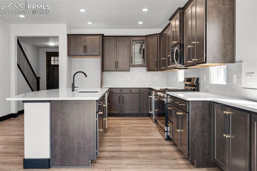 Image 6 of 24: Kitchen