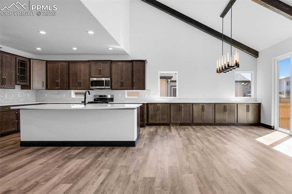 Image 9 of 24: Kitchen