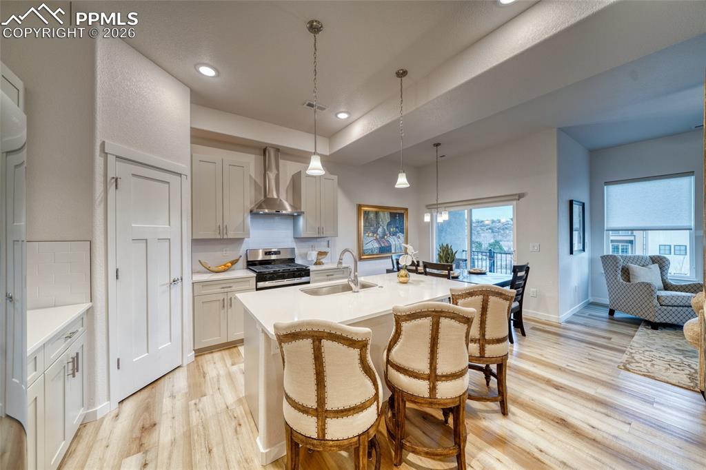 Image 15 of 49: Kitchen