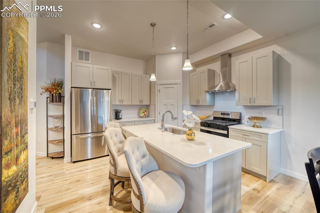 Image 16 of 49: Kitchen