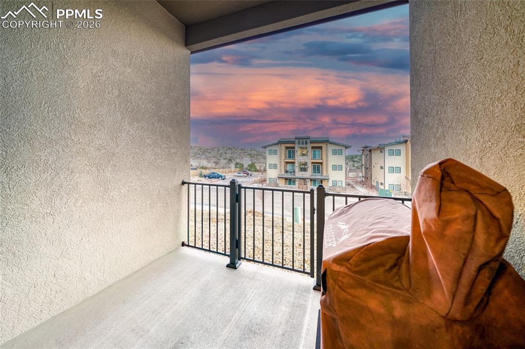 Image 21 of 49: Balcony