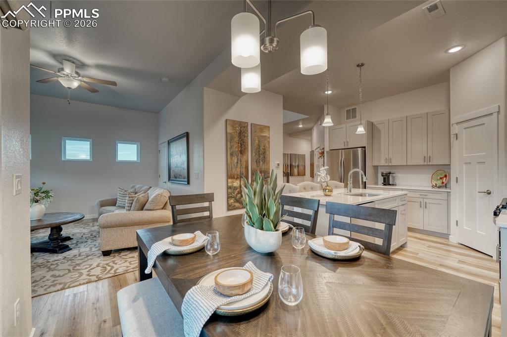 Image 22 of 49: Dining Area