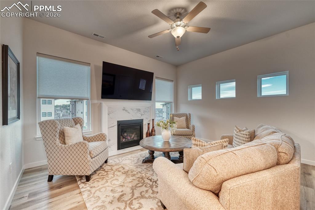 Image 23 of 49: Living Room