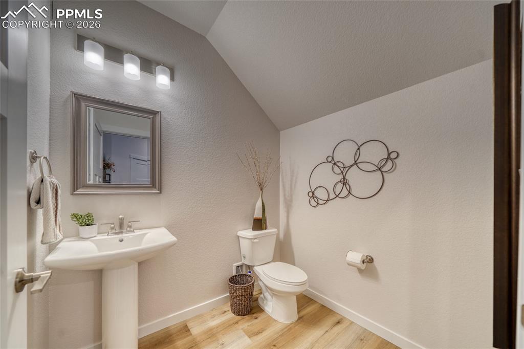 Image 26 of 49: Bathroom