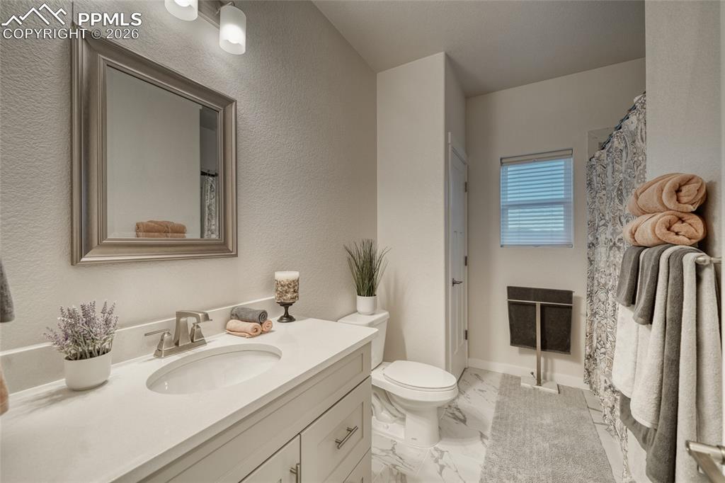 Image 36 of 49: Bathroom