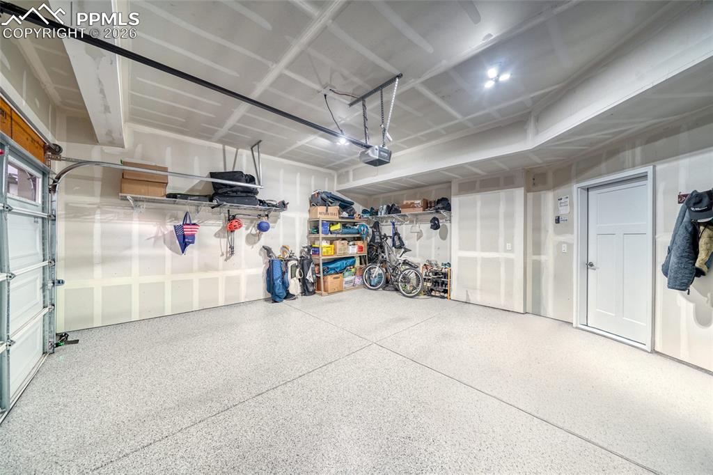 Image 42 of 49: Garage