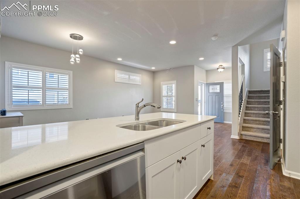 Image 11 of 30: Kitchen