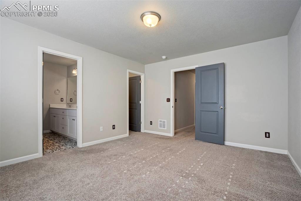 Image 16 of 30: Bedroom