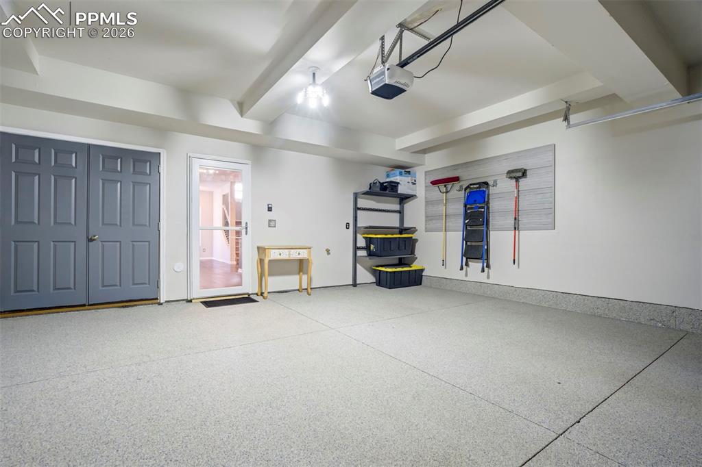 Image 29 of 30: Garage